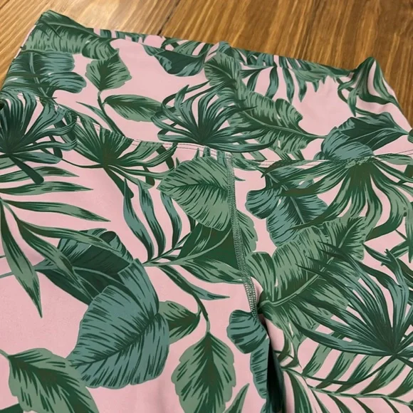 BEACH RIOT Piper Legging in Pink Palm size Medium - Picture 4 of 4